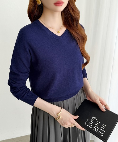 COCOMOMO（ココモモ）の「【10色展開】 Vネックニット シンプルベーシック やわらか カラーニット長袖トップス（ニット/セーター・レディース・ブラウン/ブラック/アイボリー/ホワイト/ピンク/ベージュ/グリーン/イエロー系/ネイビー/ワイン・FREE）」の16枚目の写真