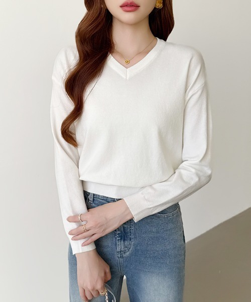 COCOMOMO（ココモモ）の「【10色展開】 Vネックニット シンプルベーシック やわらか カラーニット長袖トップス（ニット/セーター・レディース・ブラウン/ブラック/アイボリー/ホワイト/ピンク/ベージュ/グリーン/イエロー系/ネイビー/ワイン・FREE）」の12枚目の写真