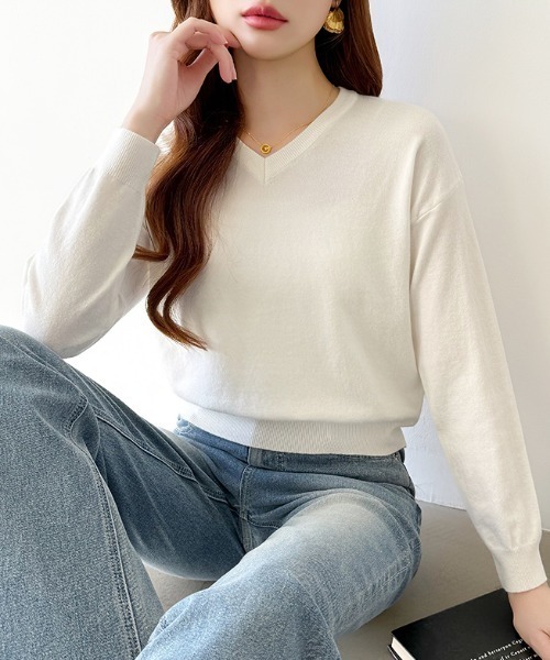 COCOMOMO（ココモモ）の「【10色展開】 Vネックニット シンプルベーシック やわらか カラーニット長袖トップス（ニット/セーター・レディース・ブラウン/ブラック/アイボリー/ホワイト/ピンク/ベージュ/グリーン/イエロー系/ネイビー/ワイン・FREE）」の13枚目の写真