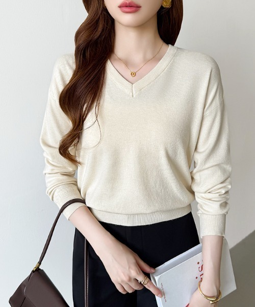 COCOMOMO（ココモモ）の「【10色展開】 Vネックニット シンプルベーシック やわらか カラーニット長袖トップス（ニット/セーター・レディース・ブラウン/ブラック/アイボリー/ホワイト/ピンク/ベージュ/グリーン/イエロー系/ネイビー/ワイン・FREE）」の21枚目の写真