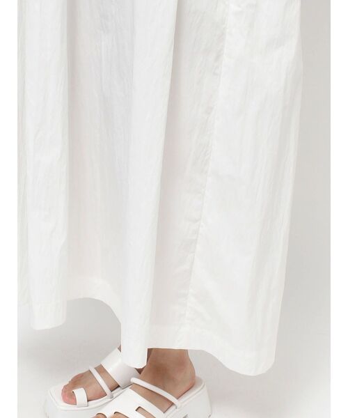 ELENDEEK（エレンディーク）の「ギャザーショルダーVネックワンピース（ワンピース・レディース・オフホワイト/ブラック/ラベンダー・01/02）」の9枚目の写真