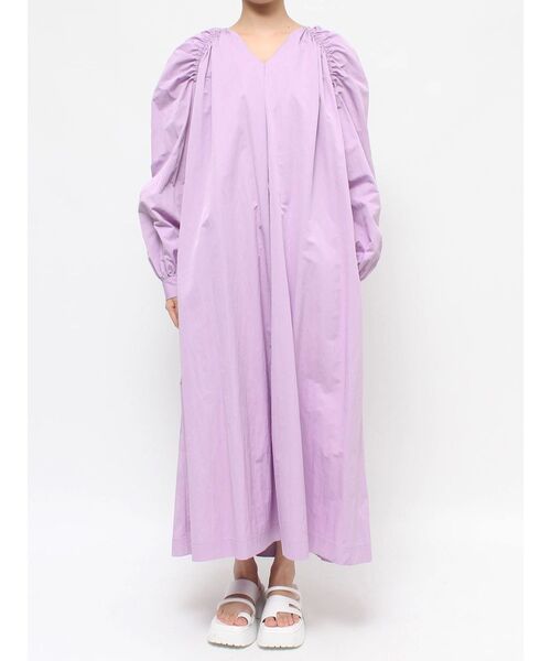 ELENDEEK（エレンディーク）の「ギャザーショルダーVネックワンピース（ワンピース・レディース・オフホワイト/ブラック/ラベンダー・01/02）」の11枚目の写真