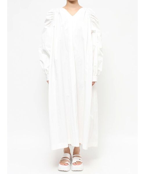 ELENDEEK（エレンディーク）の「ギャザーショルダーVネックワンピース（ワンピース・レディース・オフホワイト/ブラック/ラベンダー・01/02）」の12枚目の写真