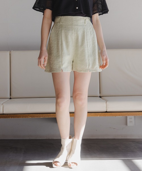 mysty woman(ミスティウーマン)の「シャーリングショートパンツ 106948(その他パンツ・レディース・アイボリー/ブラック/ライトグリーン・FREE)」の3枚目の写真