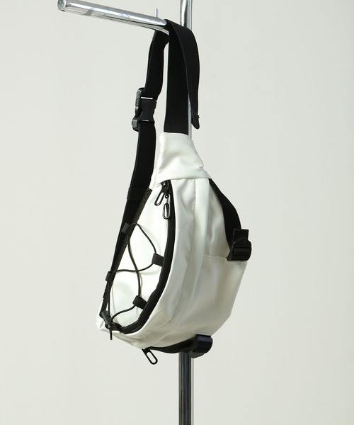 ZIP FIVE(ジップファイブ)の「【ZIP FIVE】 ナイロン ミニ ボディバッグ(ボディバッグ/ウエストポーチ・メンズ・ブラック/ホワイト・FREE)」の1枚目の写真