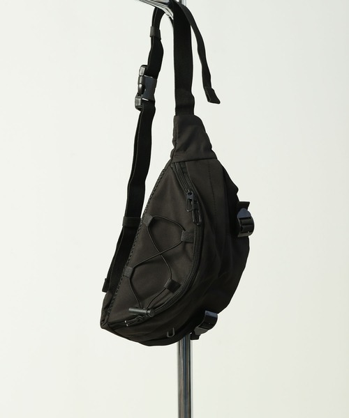 ZIP FIVE(ジップファイブ)の「【ZIP FIVE】 ナイロン ミニ ボディバッグ(ボディバッグ/ウエストポーチ・メンズ・ブラック/ホワイト・FREE)」の2枚目の写真