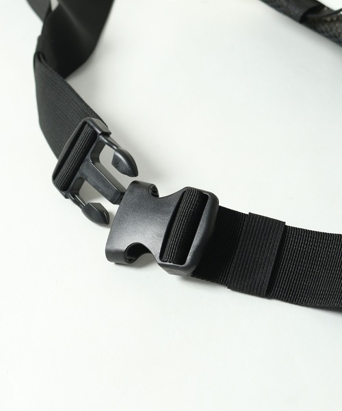 ZIP FIVE(ジップファイブ)の「【ZIP FIVE】 ナイロン ミニ ボディバッグ(ボディバッグ/ウエストポーチ・メンズ・ブラック/ホワイト・FREE)」の6枚目の写真