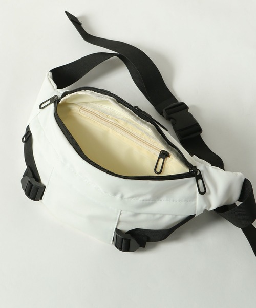 ZIP FIVE(ジップファイブ)の「【ZIP FIVE】 ナイロン ミニ ボディバッグ(ボディバッグ/ウエストポーチ・メンズ・ブラック/ホワイト・FREE)」の8枚目の写真