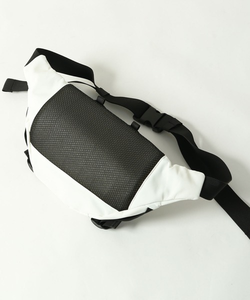 ZIP FIVE(ジップファイブ)の「【ZIP FIVE】 ナイロン ミニ ボディバッグ(ボディバッグ/ウエストポーチ・メンズ・ブラック/ホワイト・FREE)」の10枚目の写真
