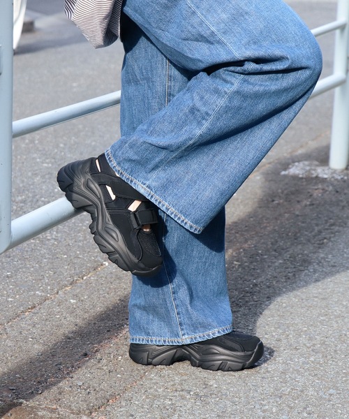 EVOL（イーボル）の「一部WEB限定カラー【EVOL】軽量厚底ベルトスニーカー IW5372（スニーカー・レディース・ベージュ/ブラック/ライトグレー・S/L/M）」の20枚目の写真