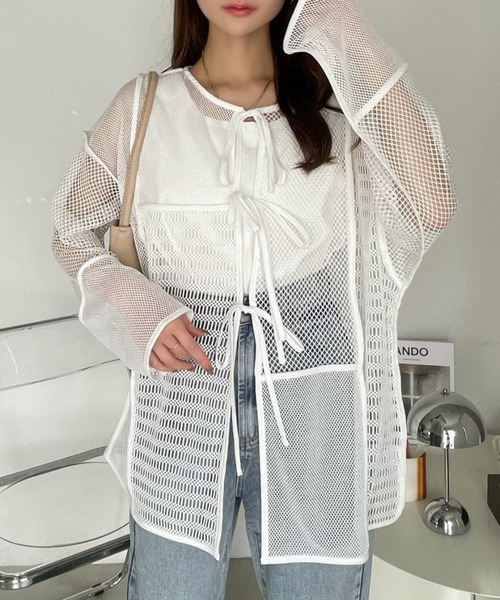 Ada.(エイダ)の「前後2WAY メッシュ ブロッキング カーディガン トップス(カーディガン/ボレロ・レディース・ブラック/アイボリー・FREE)」の4枚目の写真