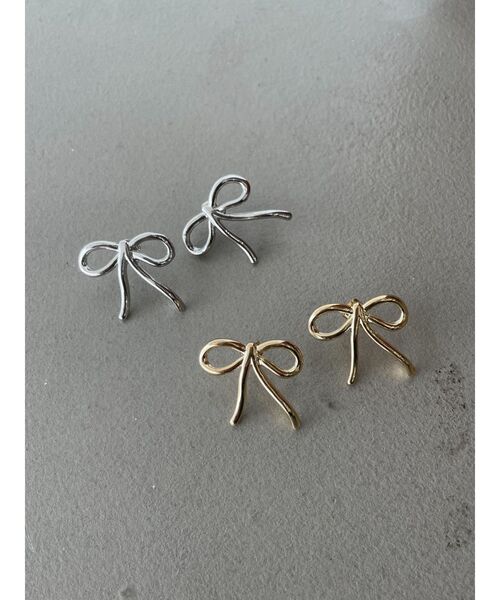 EMODA（エモダ）の「POINT RIBBONピアス（ピアス（両耳用）・レディース・シルバー/ゴールド・FREE）」の5枚目の写真