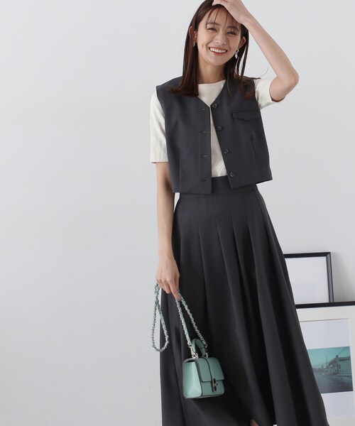 N.(N. Natural Beauty Basic)(エヌエヌナチュラルビューティーベーシック)の「◆クロップドジレスカートセット(ワンピース・レディース・チャコールグレー/ベージュ系その他・MEDIUM)」の3枚目の写真