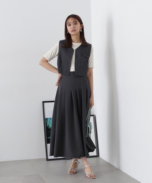 N.(N. Natural Beauty Basic)(エヌエヌナチュラルビューティーベーシック)の「◆クロップドジレスカートセット(ワンピース・レディース・チャコールグレー/ベージュ系その他・MEDIUM)」の5枚目の写真