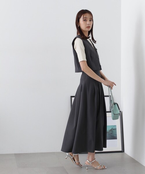 N.(N. Natural Beauty Basic)(エヌエヌナチュラルビューティーベーシック)の「◆クロップドジレスカートセット(ワンピース・レディース・チャコールグレー/ベージュ系その他・MEDIUM)」の7枚目の写真