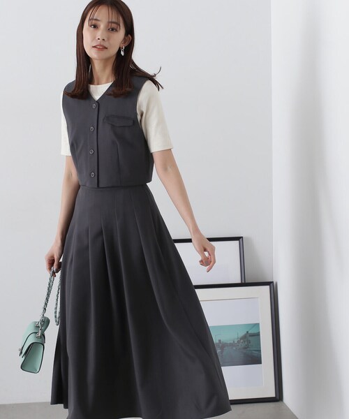 N.(N. Natural Beauty Basic)(エヌエヌナチュラルビューティーベーシック)の「◆クロップドジレスカートセット(ワンピース・レディース・チャコールグレー/ベージュ系その他・MEDIUM)」の9枚目の写真