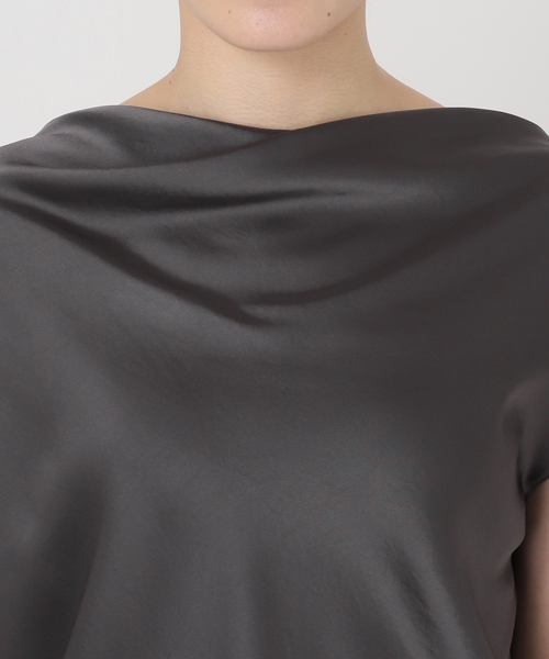 Noble（ノーブル）の「ドレープサテン2WAYブラウス（シャツ/ブラウス・レディース・チャコールグレー/ベージュ・FREE）」の5枚目の写真