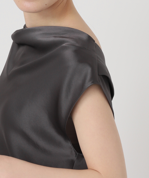 Noble（ノーブル）の「ドレープサテン2WAYブラウス（シャツ/ブラウス・レディース・チャコールグレー/ベージュ・FREE）」の8枚目の写真