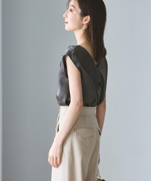 Noble（ノーブル）の「ドレープサテン2WAYブラウス（シャツ/ブラウス・レディース・チャコールグレー/ベージュ・FREE）」の17枚目の写真