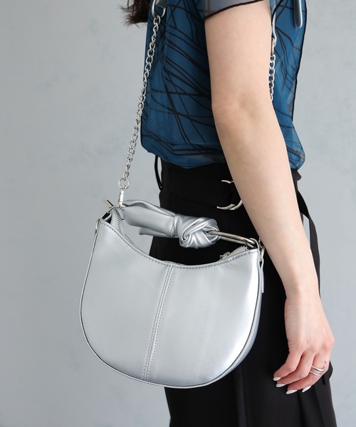 cheriella（シェリエラ）の「【cheriella】ノットデザインハンドショルダーバッグ KNOT DESIGN HAND SHOULDER BAG（ショルダーバッグ・レディース・ブラック/アイボリー/シルバー・ONESIZE）」の13枚目の写真