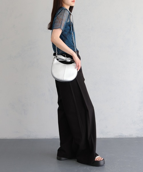 cheriella（シェリエラ）の「【cheriella】ノットデザインハンドショルダーバッグ KNOT DESIGN HAND SHOULDER BAG（ショルダーバッグ・レディース・ブラック/アイボリー/シルバー・ONESIZE）」の7枚目の写真