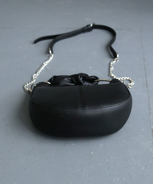 cheriella（シェリエラ）の「【cheriella】ノットデザインハンドショルダーバッグ KNOT DESIGN HAND SHOULDER BAG（ショルダーバッグ・レディース・ブラック/アイボリー/シルバー・ONESIZE）」の8枚目の写真