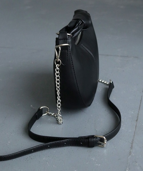 cheriella（シェリエラ）の「【cheriella】ノットデザインハンドショルダーバッグ KNOT DESIGN HAND SHOULDER BAG（ショルダーバッグ・レディース・ブラック/アイボリー/シルバー・ONESIZE）」の9枚目の写真