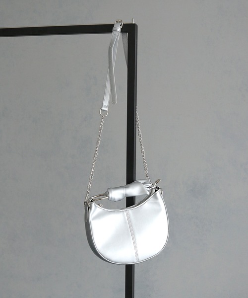 cheriella（シェリエラ）の「【cheriella】ノットデザインハンドショルダーバッグ KNOT DESIGN HAND SHOULDER BAG（ショルダーバッグ・レディース・ブラック/アイボリー/シルバー・ONESIZE）」の6枚目の写真