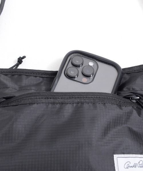 Arnold Palmer（アーノルドパーマー）の「撥水 2WAY シェア サコッシュ バッグ（ショルダーバッグ・レディース・ブラック/ベージュ・F）」の10枚目の写真