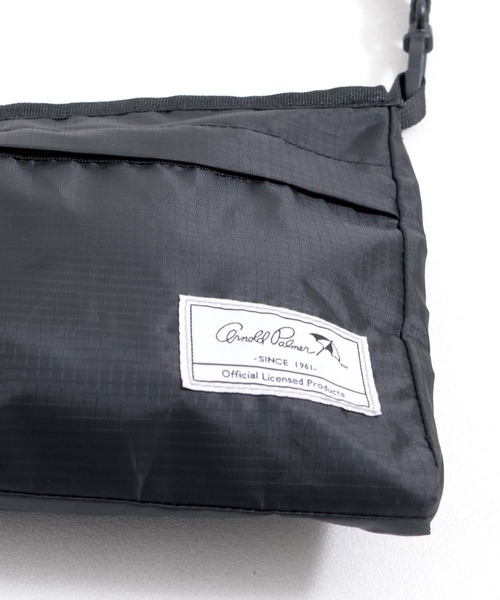 Arnold Palmer（アーノルドパーマー）の「撥水 2WAY シェア サコッシュ バッグ（ショルダーバッグ・レディース・ブラック/ベージュ・F）」の7枚目の写真