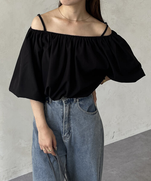 Thevon（ゼボン）の「オフショルギャザーブラウス（シャツ/ブラウス・レディース・ボルドー/ブラック/ベージュ/オフホワイト・FREE）」の3枚目の写真