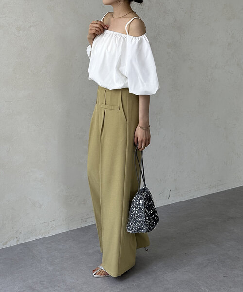 Thevon（ゼボン）の「オフショルギャザーブラウス（シャツ/ブラウス・レディース・ボルドー/ブラック/ベージュ/オフホワイト・FREE）」の21枚目の写真