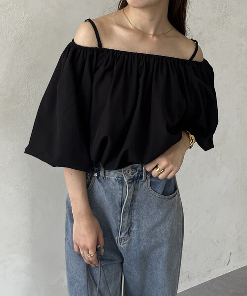 Thevon（ゼボン）の「オフショルギャザーブラウス（シャツ/ブラウス・レディース・ボルドー/ブラック/ベージュ/オフホワイト・FREE）」の15枚目の写真