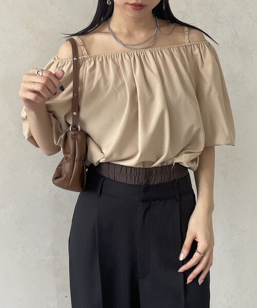 Thevon（ゼボン）の「オフショルギャザーブラウス（シャツ/ブラウス・レディース・ボルドー/ブラック/ベージュ/オフホワイト・FREE）」の8枚目の写真