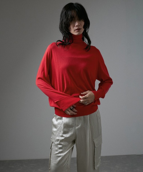 SALON adam et rope'（サロン アダム エ ロペ）の「ウォッシャブルウールタートルネックプルオーバー（ニット/セーター・レディース・ベージュ系その他/ブラック/グレー/レッド・FREE）」の4枚目の写真