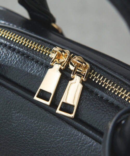 cache cache（カシュ カシュ）の「【cache cache(カシュカシュ)】シボフェイクレザーボストンバッグ（ボストンバッグ・レディース・ブラック/ベージュ/レッド・FREE）」の10枚目の写真