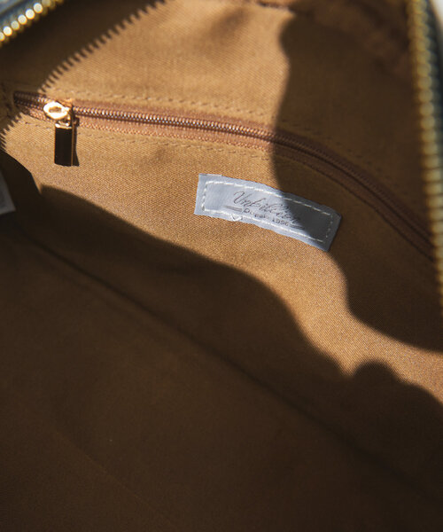 cache cache（カシュ カシュ）の「【cache cache(カシュカシュ)】シボフェイクレザーボストンバッグ（ボストンバッグ・レディース・ブラック/ベージュ/レッド・FREE）」の11枚目の写真