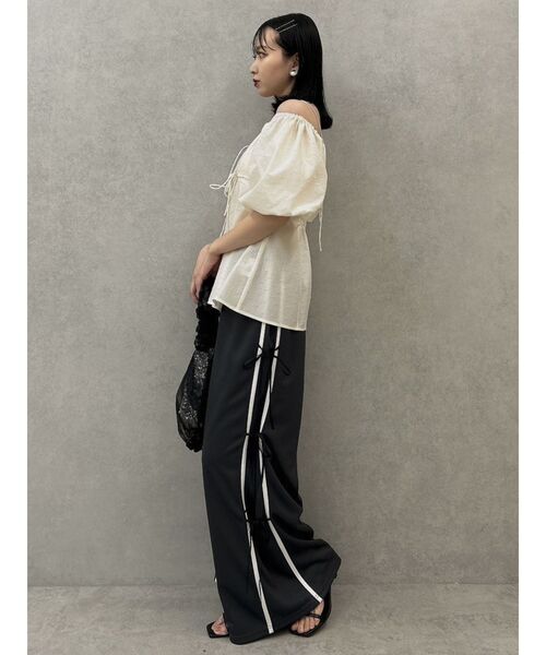 dazzlin（ダズリン）の「サイドリボントラックパンツ（その他パンツ・レディース・チャコールグレー/パープル/アイボリー・MEDIUM/SMALL）」の17枚目の写真