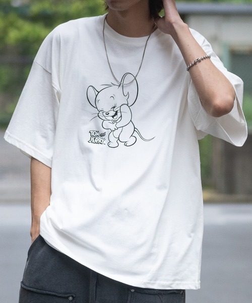 Tom&Jerry(トムアンドジェリー)の「【40I】〔Tom & Jerry/トム & ジェリー〕イラストプリント オーバーサイズ 半袖Tシャツ(Tシャツ/カットソー・メンズ・ベージュ系2/ライトグリーン系1/パープル系1/ホワイト系1/ブラウン系1/ブラウン系2/ライトグリーン系2/ライトグリーン系3/パープル系3/パープル系2/ホワイト系3/ブラウン系3/ベージュ系1/ベージュ系3/ホワイト系2・MEDIUM/LARGE/X-LARGE)」の4枚目の写真