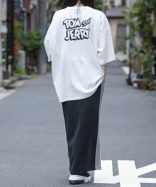 Tom&Jerry(トムアンドジェリー)の「【40I】〔Tom & Jerry/トム & ジェリー〕イラストプリント オーバーサイズ 半袖Tシャツ(Tシャツ/カットソー・メンズ・ベージュ系2/ライトグリーン系1/パープル系1/ホワイト系1/ブラウン系1/ブラウン系2/ライトグリーン系2/ライトグリーン系3/パープル系3/パープル系2/ホワイト系3/ブラウン系3/ベージュ系1/ベージュ系3/ホワイト系2・MEDIUM/LARGE/X-LARGE)」の18枚目の写真