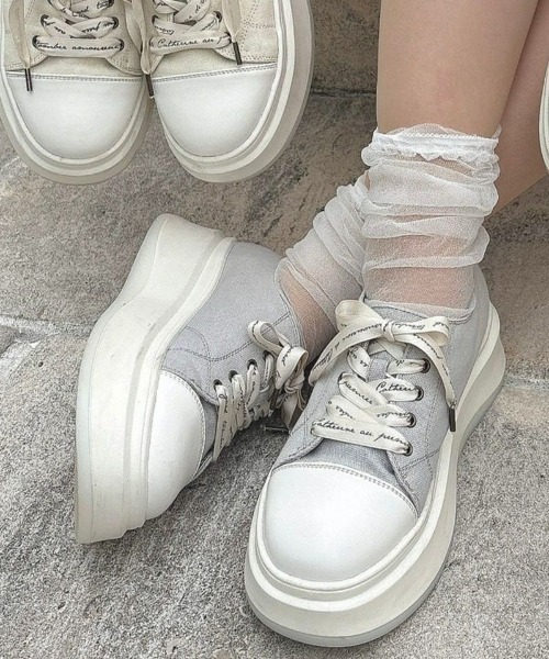 F i.n.t(フィント)の「シアーラメハイソックス/fint(ソックス/靴下・レディース・シルバー/オフホワイト・FREE)」の5枚目の写真