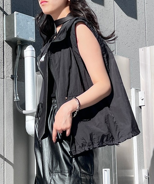 Figments（フィグメンツ）の「ナイロンノースリーブパーカー（ベスト・レディース・ブラック/ホワイト・FREE）」の10枚目の写真