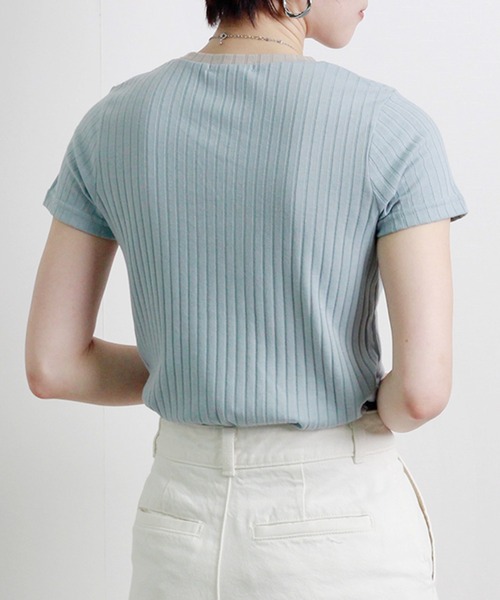 Fizz（フィズ）の「【Fizz/フィズ】　配色ワイドリブ　Vネック半袖プルオーバー（Tシャツ/カットソー・レディース・アイボリー/ブラウン/杢グレー/ベージュ/サックスブルー/ブラック・L/M）」の17枚目の写真