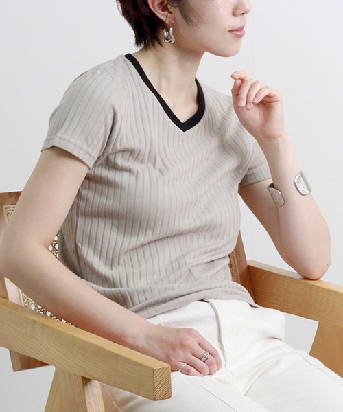 Fizz（フィズ）の「【Fizz/フィズ】　配色ワイドリブ　Vネック半袖プルオーバー（Tシャツ/カットソー・レディース・アイボリー/ブラウン/杢グレー/ベージュ/サックスブルー/ブラック・L/M）」の15枚目の写真