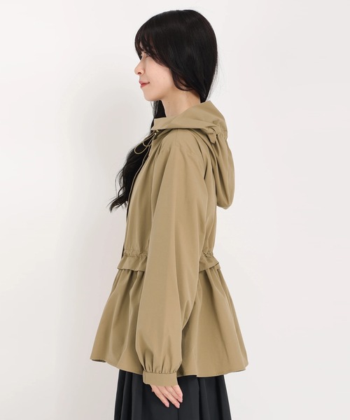 STRAWBERRY-FIELDS（ストロベリーフィールズ）の「ドロストフリルマウンテンパーカー（マウンテンパーカー・レディース・キャメル/グレー系その他/ブラック・2）」の4枚目の写真