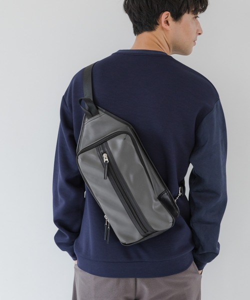 LAKOLE（ラコレ）の「フェイクレザーたて型ボディバッグ / 132227（ボディバッグ/ウエストポーチ・メンズ・ネイビー/ブラック/グレー・FREE）」の3枚目の写真