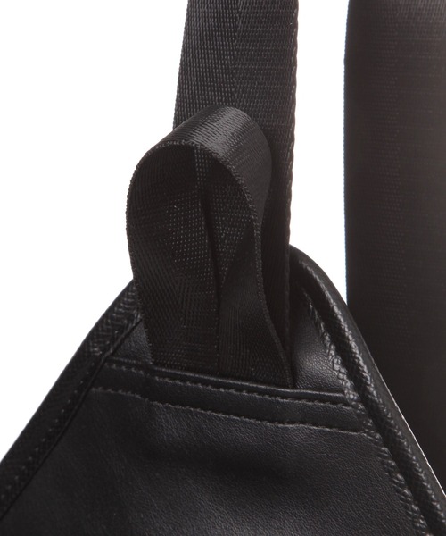 LAKOLE（ラコレ）の「フェイクレザーたて型ボディバッグ / 132227（ボディバッグ/ウエストポーチ・メンズ・ネイビー/ブラック/グレー・FREE）」の12枚目の写真