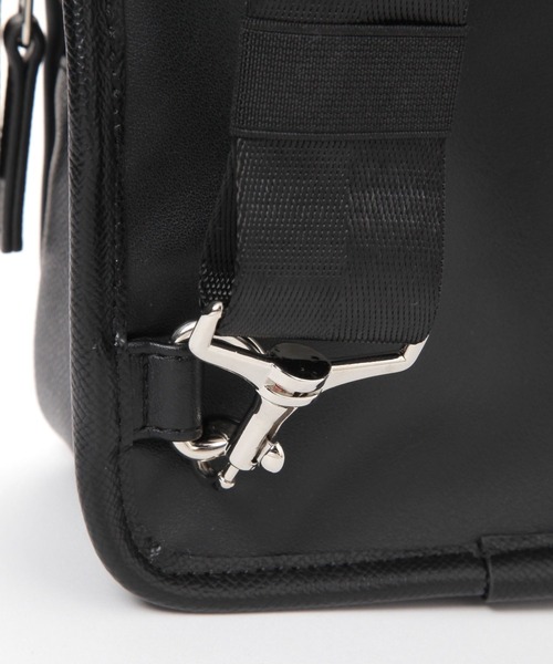 LAKOLE（ラコレ）の「フェイクレザーたて型ボディバッグ / 132227（ボディバッグ/ウエストポーチ・メンズ・ネイビー/ブラック/グレー・FREE）」の18枚目の写真