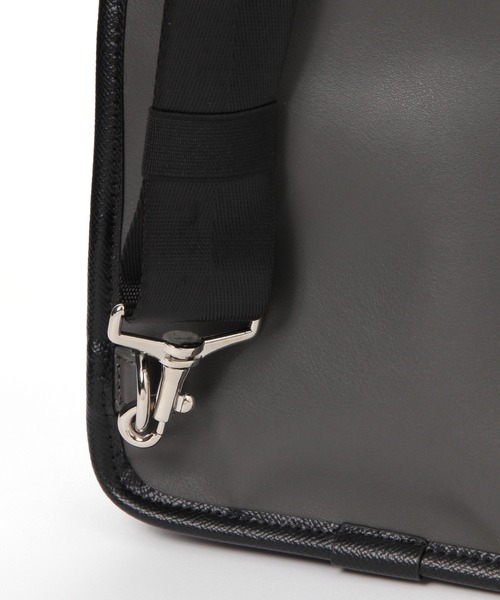 LAKOLE（ラコレ）の「フェイクレザーたて型ボディバッグ / 132227（ボディバッグ/ウエストポーチ・メンズ・ネイビー/ブラック/グレー・FREE）」の22枚目の写真