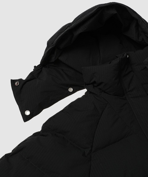 GANNI（ガニー）の「Tech Seersucker Oversized Puffer Jacket（ダウンジャケット/コート・レディース・ブラック・S/M）」の3枚目の写真